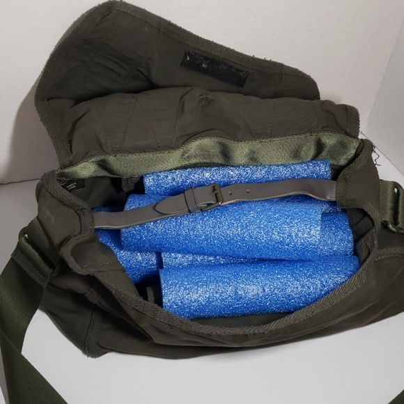 Marc Jacob's S.S. Small Messenger Bag - Picture 3 of 8